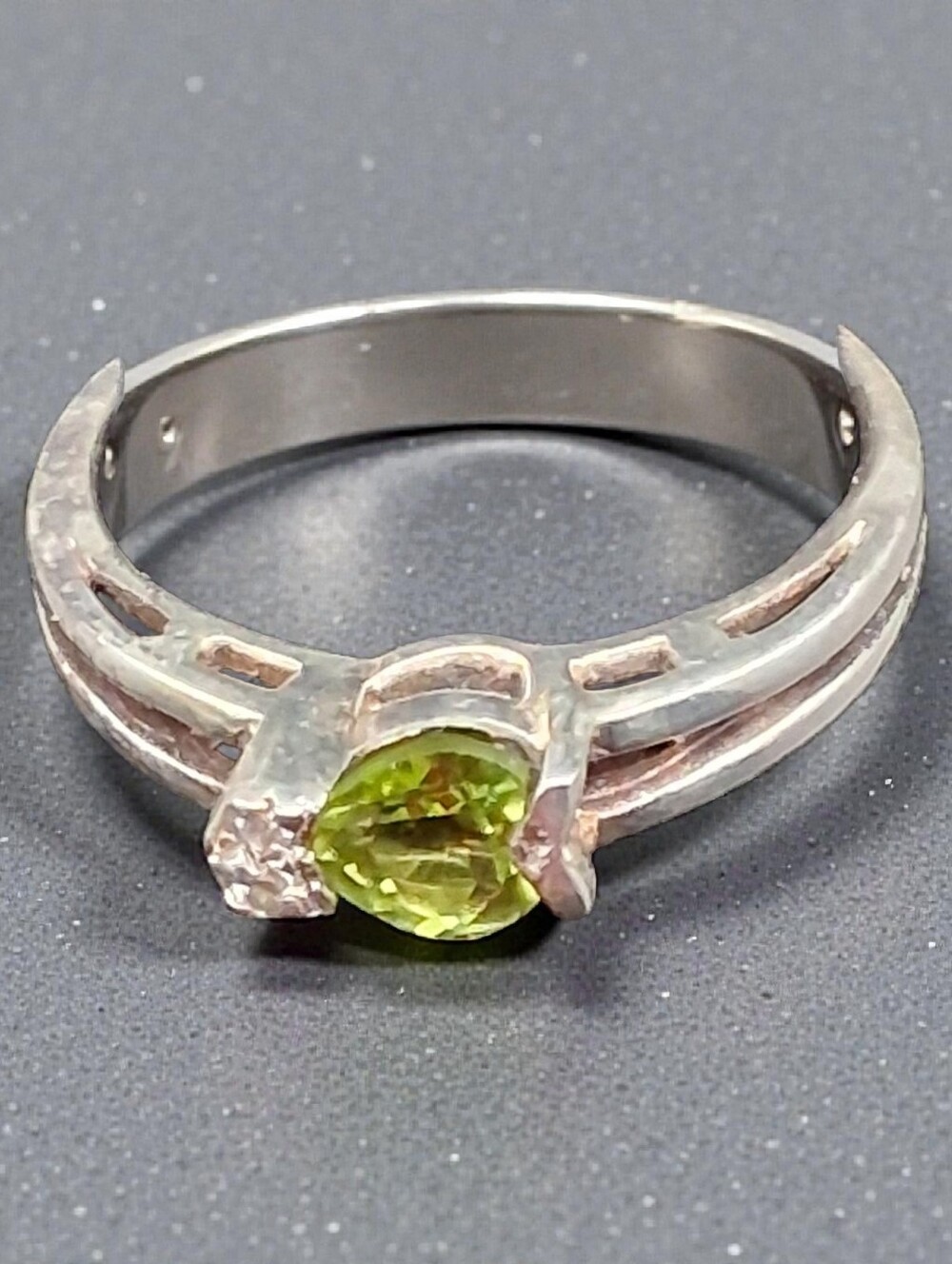 Sterling Silver 925 Heart Cut Peridot Ring White Accent Stone Bypass Size 6.5